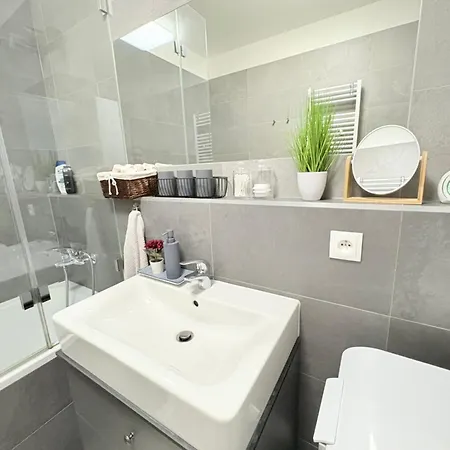 Fatranska,parking Free ,air Condition Apartmán *